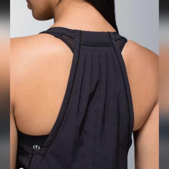 LULULEMON Black Lasercut In a Flash Singlet Athletic Tank Top Size M - Picture 2 of 10